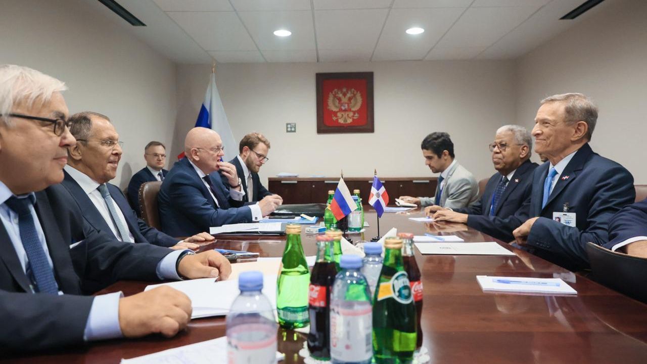 Министр иностранных дел РФ Сергей Лавров проводит встречу с министром иностранных дел Доминиканской Республики Роберто Альваресом Министр иностранных дел РФ Сергей Лавров проводит встречу с министром иностранных дел Доминиканской Республики Роберто Альваресом - РИА Новости, 1920, 25.09.2025