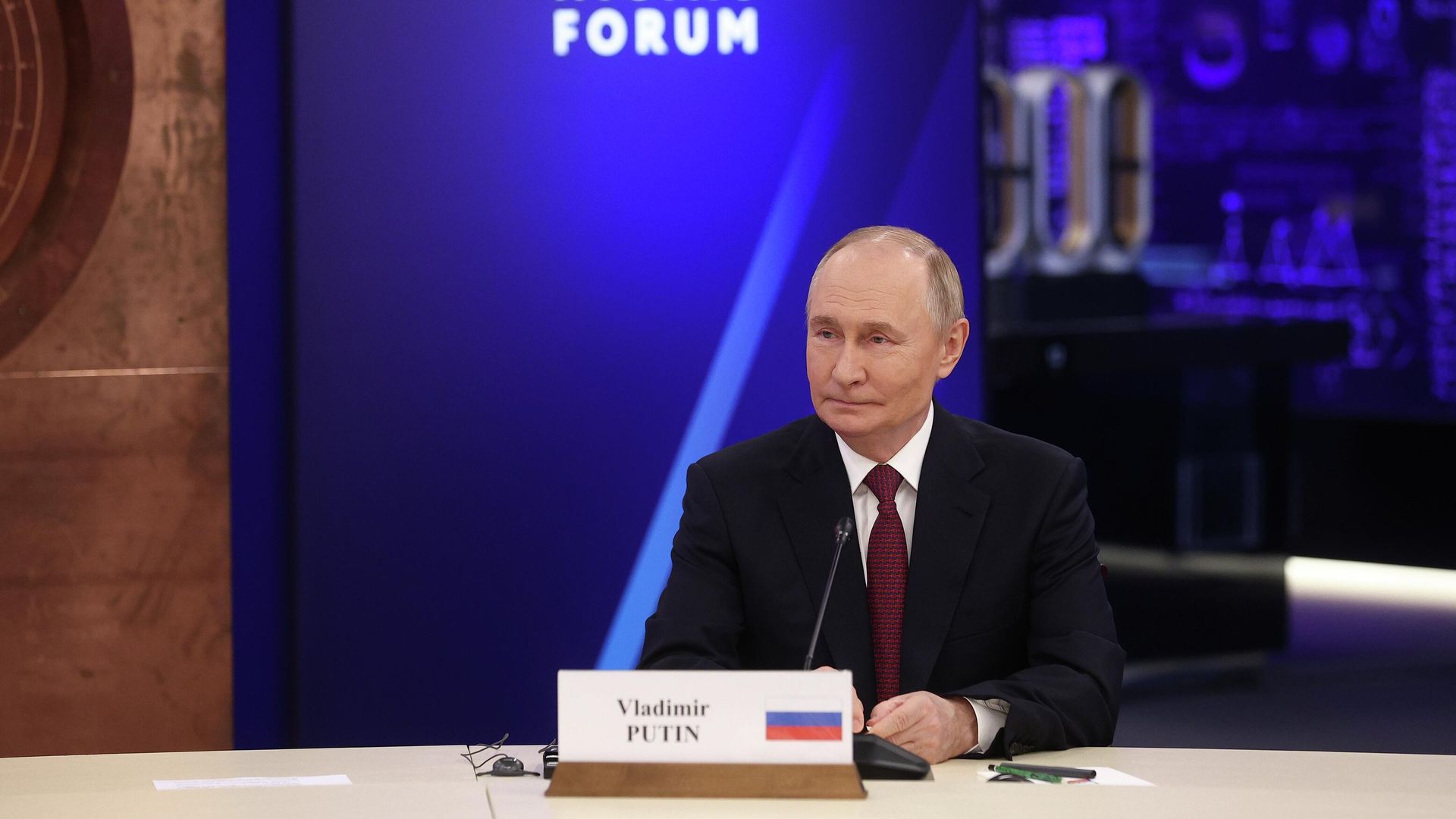 Президент России Владимир Путин на Глобальном атомном форуме в рамках Мировой атомной недели на ВДНХ - РИА Новости, 1920, 25.09.2025