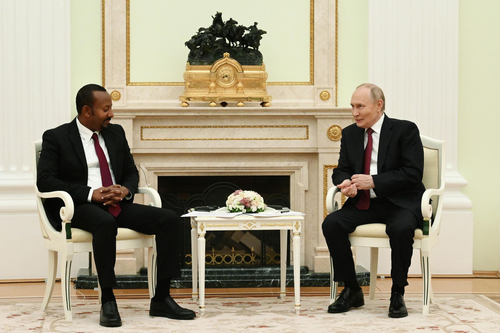 Президент РФ Владимир Путин и премьер-министр Эфиопии Абий Ахмед во время встречи Президент РФ Владимир Путин и премьер-министр Эфиопии Абий Ахмед во время встречи - РИА Новости, 1920, 25.09.2025