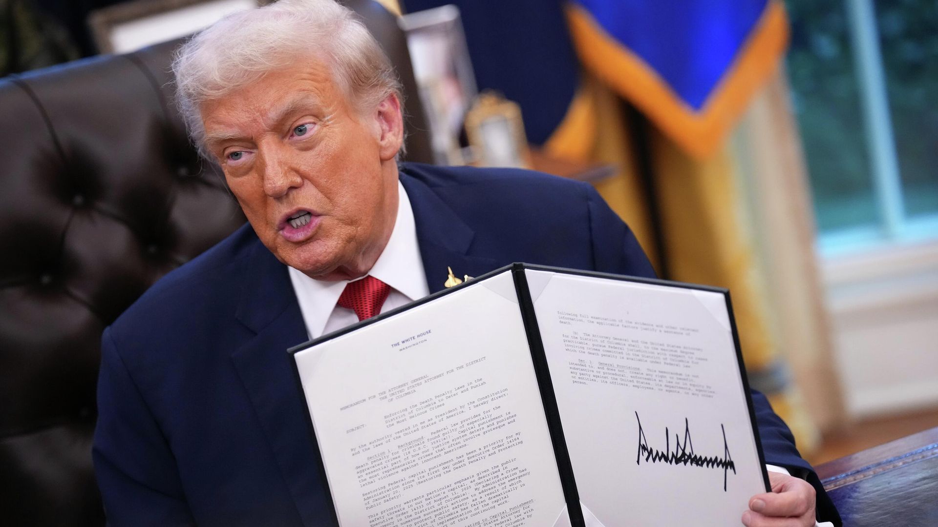 Президент США Дональд Трамп подписал указ об использовании смертной казни в Вашингтоне. 25 сентября 2025 Президент США Дональд Трамп подписал указ об использовании смертной казни в Вашингтоне. 25 сентября 2025 - РИА Новости, 1920, 26.09.2025