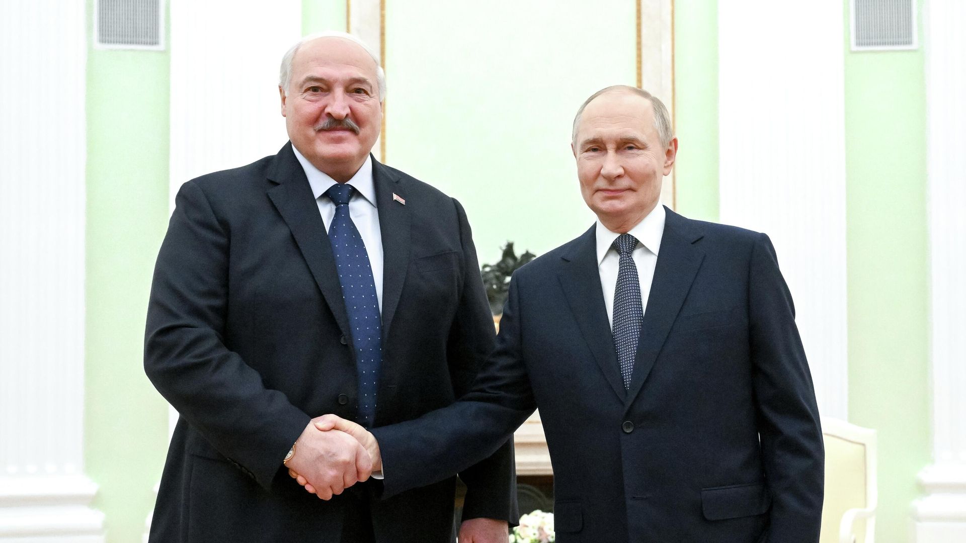 Президент РФ Владимир Путин и президент Белоруссии Александр Лукашенко Президент РФ Владимир Путин и президент Белоруссии Александр Лукашенко - РИА Новости, 1920, 12.10.2025