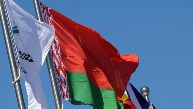 Флаг Белорусии и  Международного паралимпийского комитета (IPC)