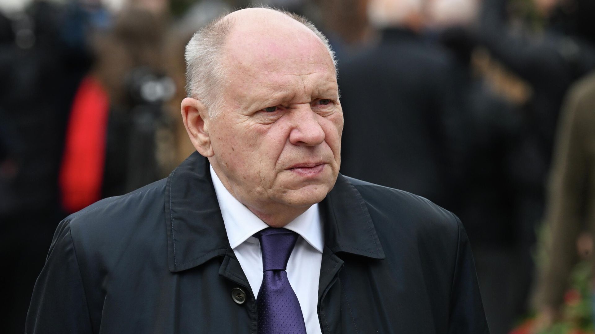 Первый заместитель руководителя администрации президента РФ Алексей Громов перед церемонией прощания с режиссером и телеведущим Тиграном Кеосаяном в армянской церкви Святого креста в Москве Первый заместитель руководителя администрации президента РФ Алексей Громов перед церемонией прощания с режиссером и телеведущим Тиграном Кеосаяном в армянской церкви Святого креста в Москве - РИА Новости, 1920, 28.09.2025