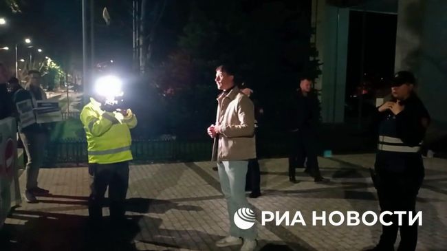 Оппозиция в Кишиневе пикетирует МИД Оппозиция в Кишиневе пикетирует МИД