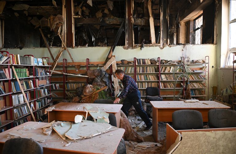 Школьная библиотека в Форосе, поврежденная в результате атаки дронов со стороны ВСУ Школьная библиотека в Форосе, поврежденная в результате атаки дронов со стороны ВСУ