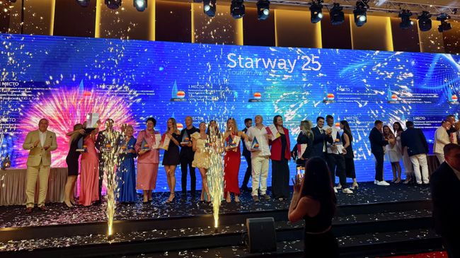 На церемонии награждения победителей Starway – 2025 Coral Travel в Фетхие, Турция. 