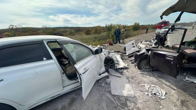 ДТП в Приморье, в котором иномарка врезалась в ВАЗ-21043