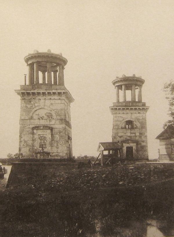 Пристань с башнями в усадьбе Грузино 1815 года