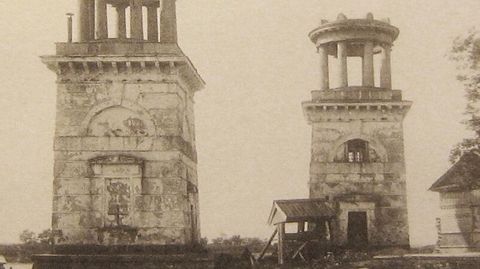 Пристань с башнями в усадьбе Грузино 1815 года