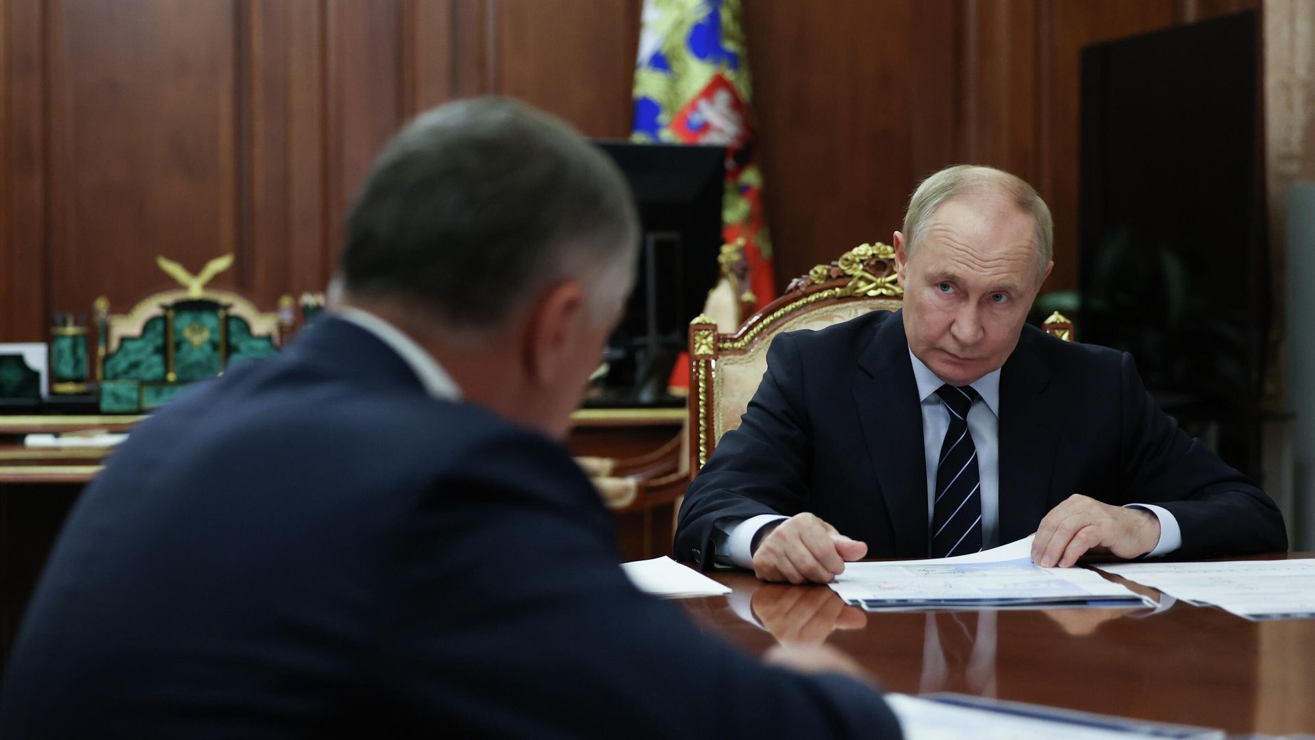 Президент Владимир Путин встретился с вице-премьером РФ Маратом Хуснуллиным Президент Владимир Путин встретился с вице-премьером РФ Маратом Хуснуллиным - РИА Новости, 1920, 30.09.2025