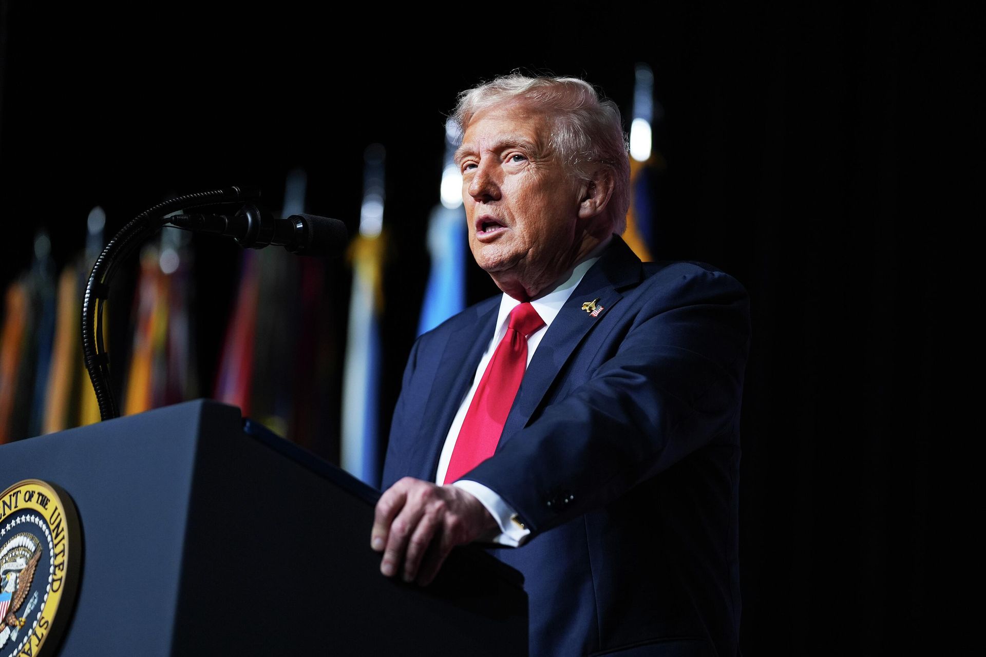 Президент США Дональд Трамп выступает перед высшим военным руководством США на базе морской пехоты в Куантико Президент США Дональд Трамп выступает перед высшим военным руководством США на базе морской пехоты в Куантико - РИА Новости, 1920, 30.09.2025