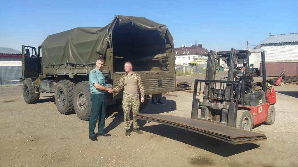 Погрузка гуманитарной помощи от брянских таможенников для бойцов спецоперации Погрузка гуманитарной помощи от брянских таможенников для бойцов спецоперации - РИА Новости, 1920, 30.09.2025