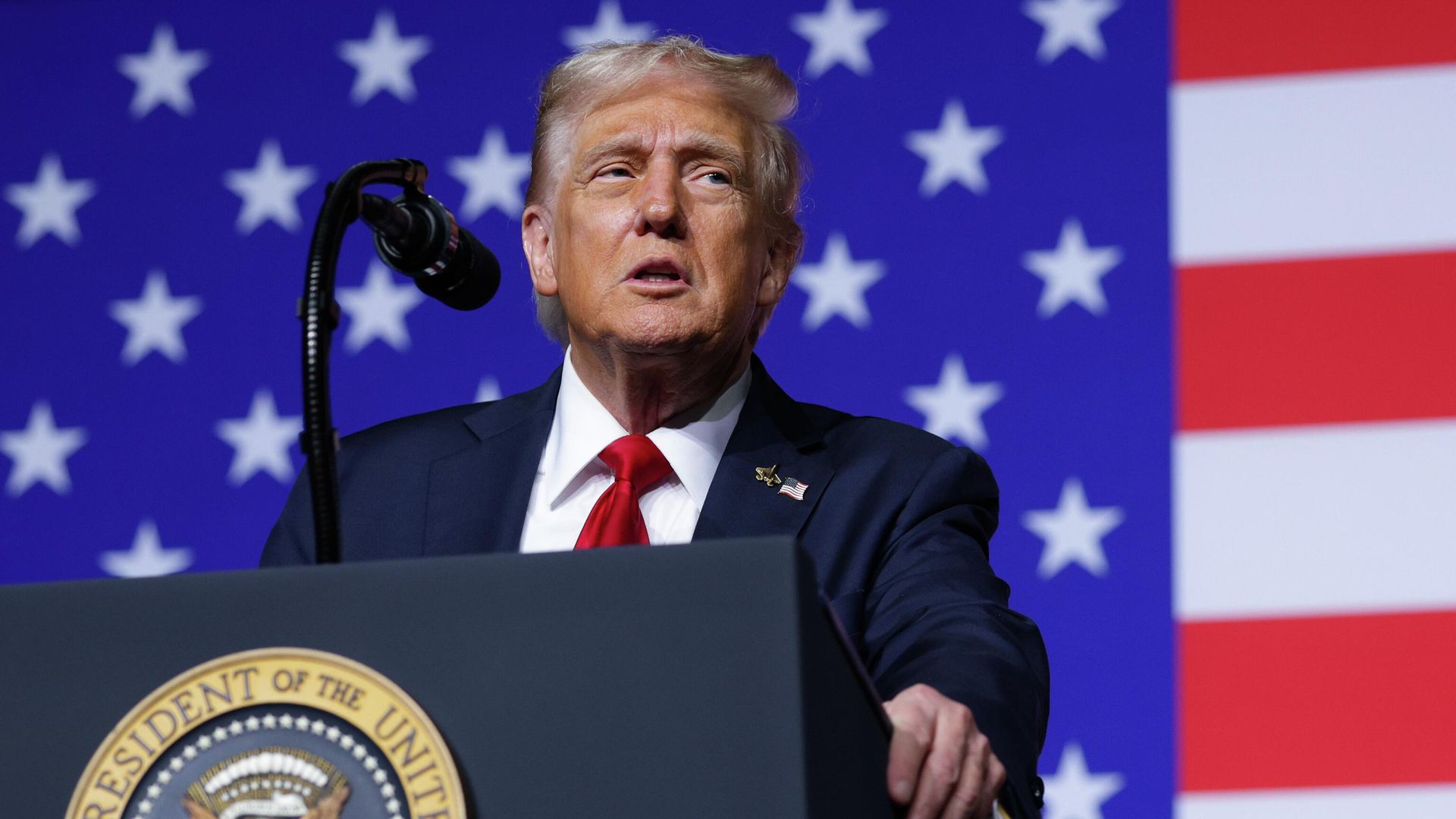 Президент США Дональд Трамп выступает перед высшим военным руководством США на базе морской пехоты в Куантико - РИА Новости, 1920, 30.09.2025