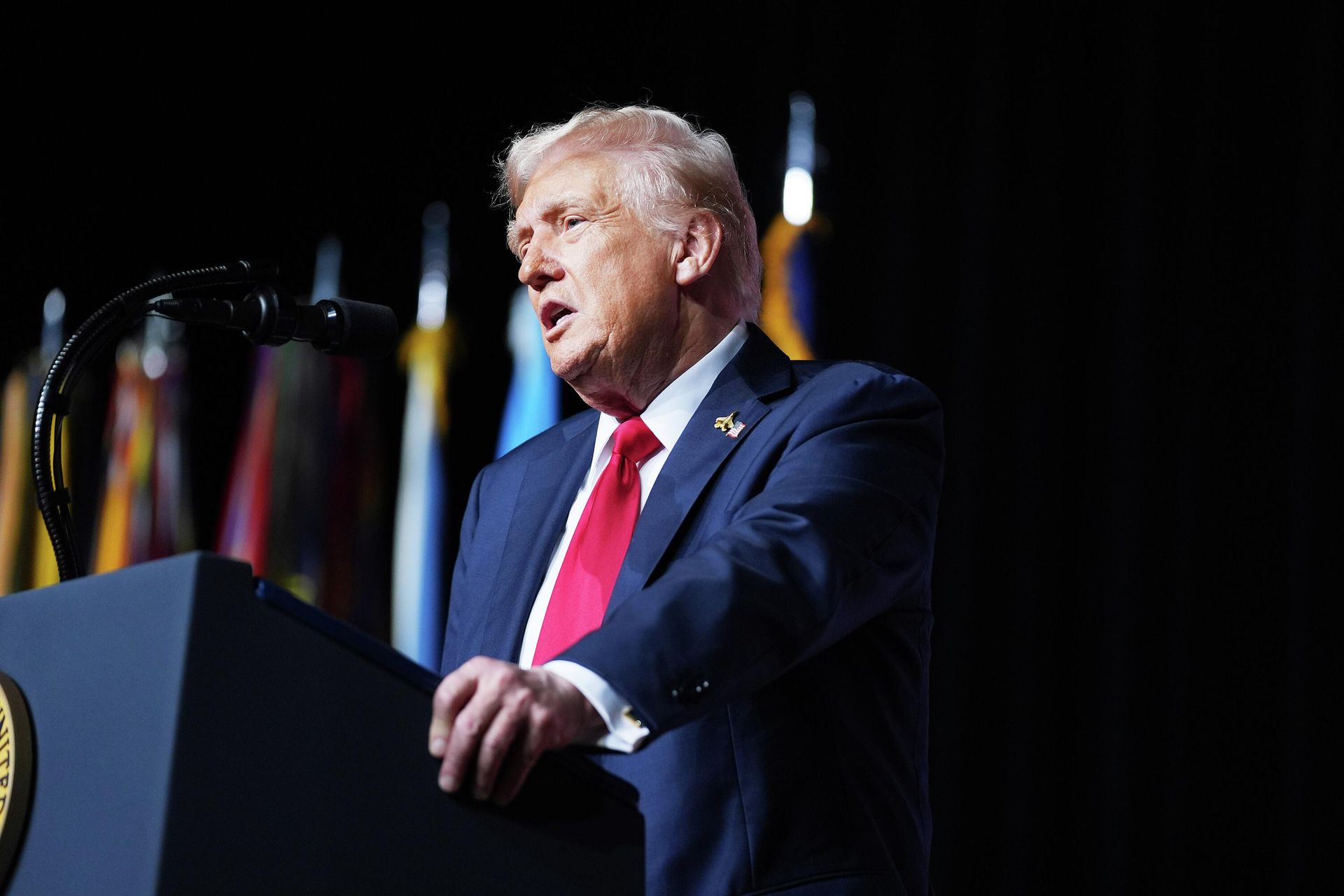 Президент США Дональд Трамп выступает перед высшим военным руководством США на базе морской пехоты в Куантико - РИА Новости, 1920, 30.09.2025