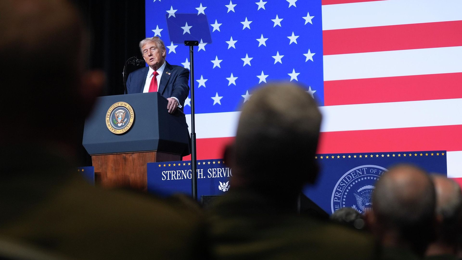 Президент США Дональд Трамп выступает перед высшим военным руководством Соединенных Штатов на базе морской пехоты в Куантико, 30 сентября 2025 года Президент США Дональд Трамп выступает перед высшим военным руководством Соединенных Штатов на базе морской пехоты в Куантико, 30 сентября 2025 года - РИА Новости, 1920, 30.09.2025