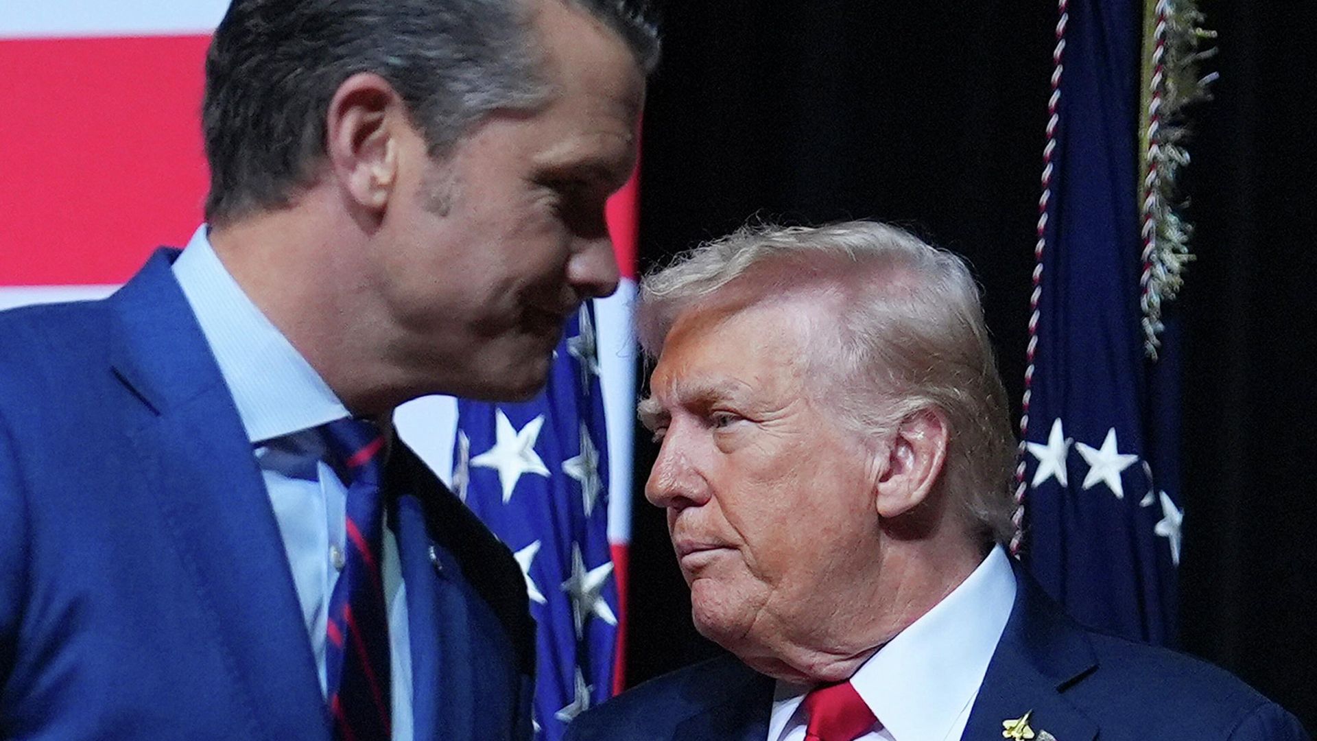 Пит Хегсет и Дональд Трамп Пит Хегсет и Дональд Трамп - РИА Новости, 1920, 15.11.2025