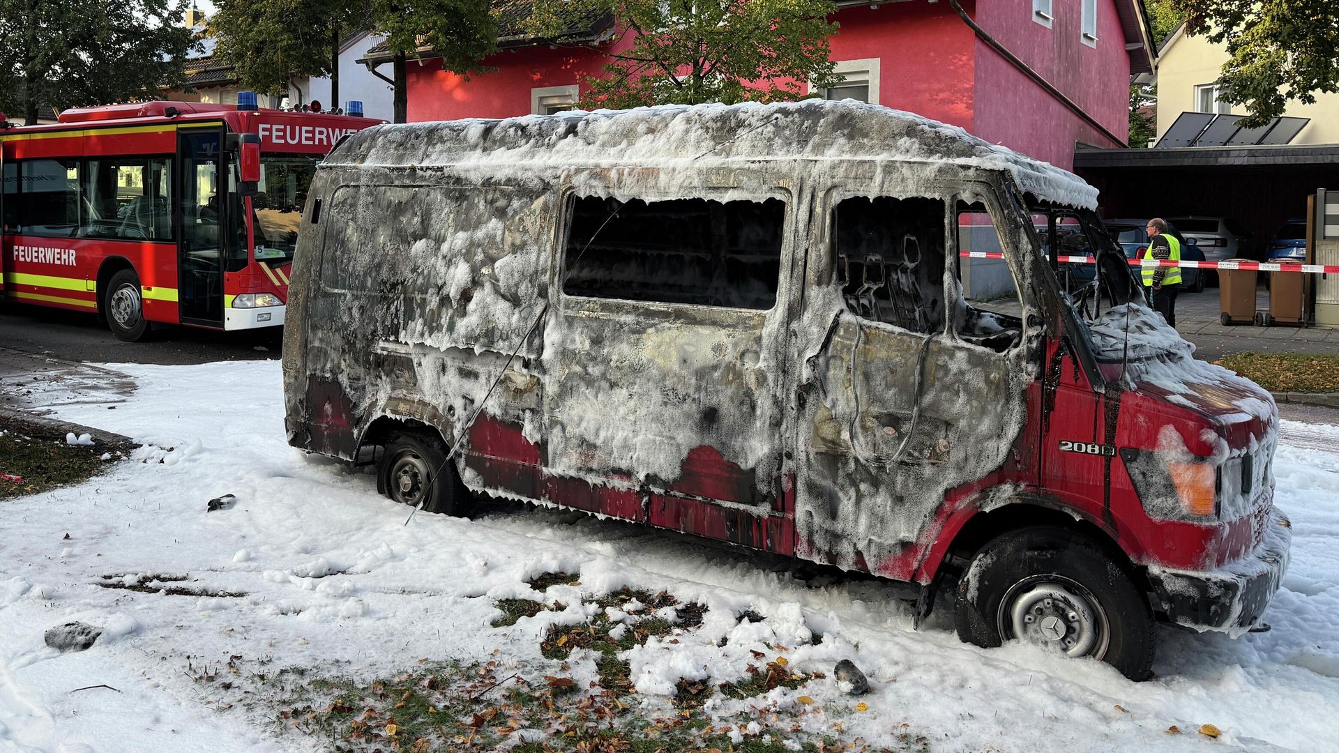 Сгоревший автомобиль в Мюнхене, Германия. 1 октября 2025 Сгоревший автомобиль в Мюнхене, Германия. 1 октября 2025 - РИА Новости, 1920, 01.10.2025