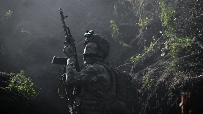 Военнослужащий ВС РФ в зоне СВО Военнослужащий ВС РФ в зоне СВО