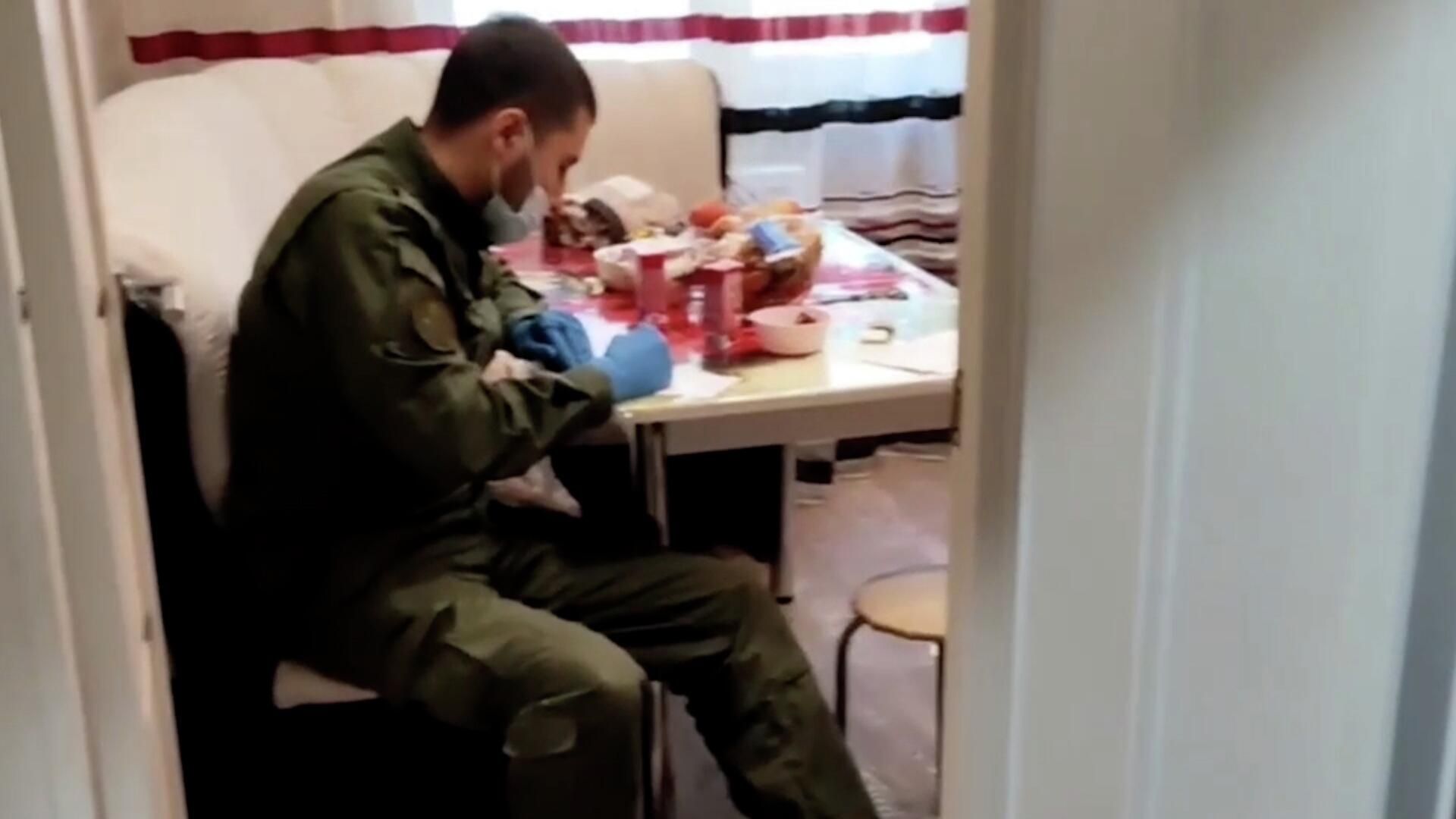 Работа следователей на месте убийства женщины и двух детей в Ульяновске Работа следователей на месте убийства женщины и двух детей в Ульяновске - РИА Новости, 1920, 01.10.2025