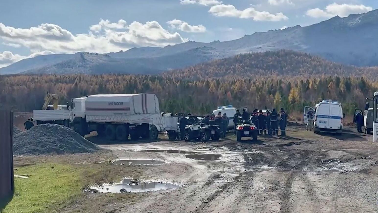 Поиск пропавших в турпоходе двух взрослых и пятилетней девочки из Красноярска Поиск пропавших в турпоходе двух взрослых и пятилетней девочки из Красноярска - РИА Новости, 1920, 02.10.2025