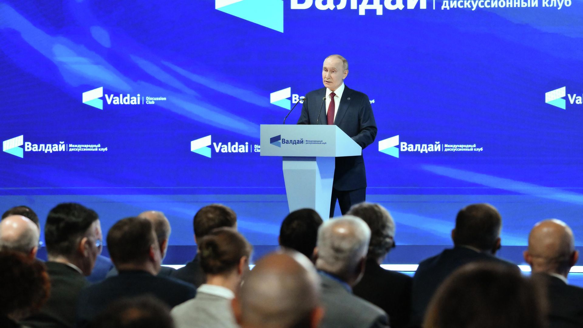 Президент Владимир Путин принял участие в работе дискуссионного клуба Валдай Президент Владимир Путин принял участие в работе дискуссионного клуба Валдай - РИА Новости, 1920, 02.10.2025