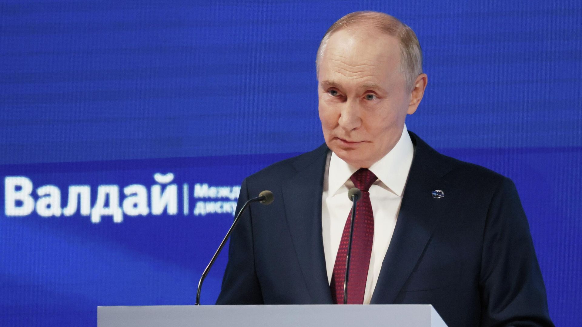 Владимир Путин выступает на пленарной сессии XXII Ежегодного заседания Международного дискуссионного клуба Валдай - РИА Новости, 1920, 04.10.2025