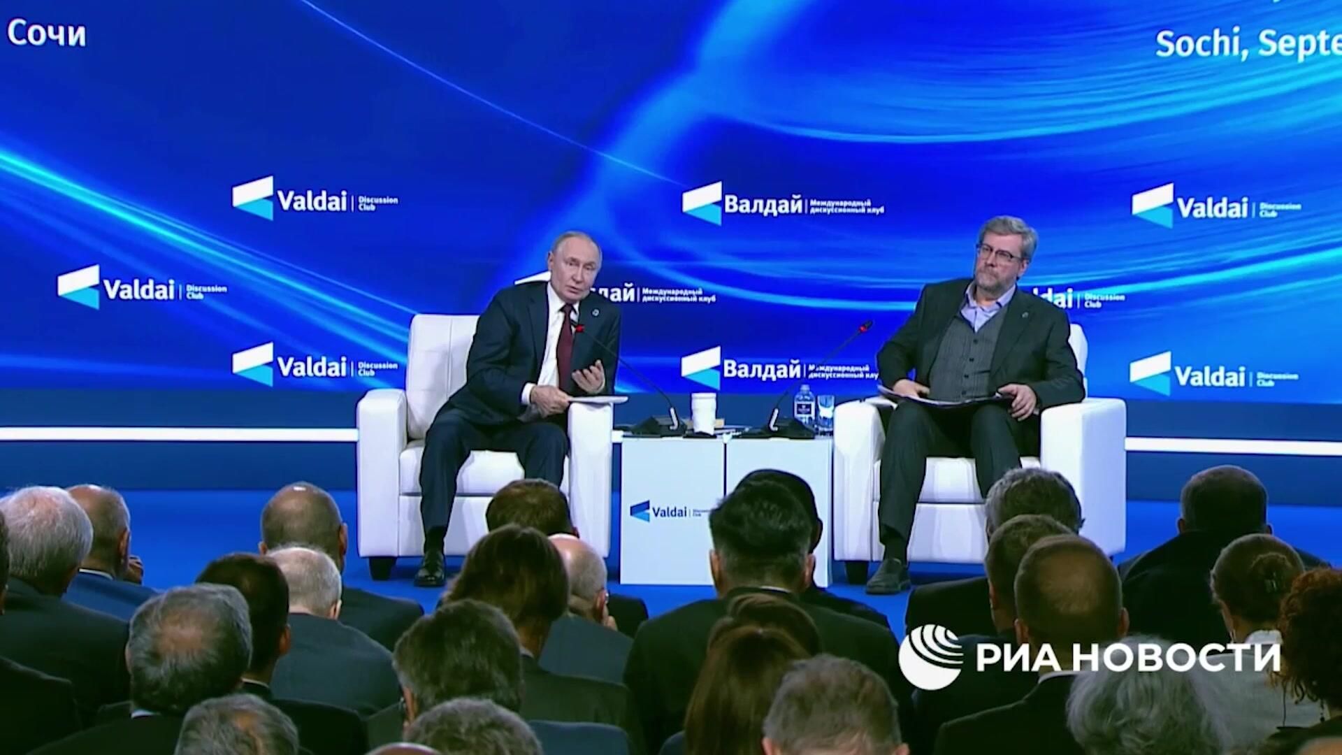 Путин: Что позволено Юпитеру, то не позволено быку - РИА Новости, 1920, 02.10.2025