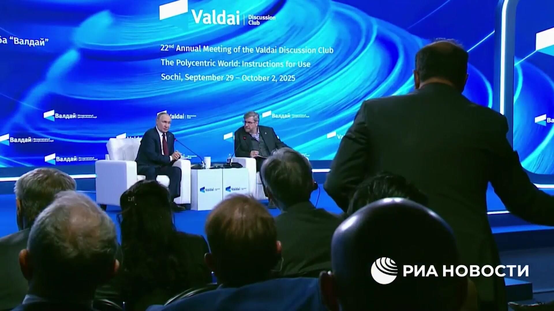 Путин: Запад пытается организовать цветную революцию в Сербии - РИА Новости, 1920, 02.10.2025