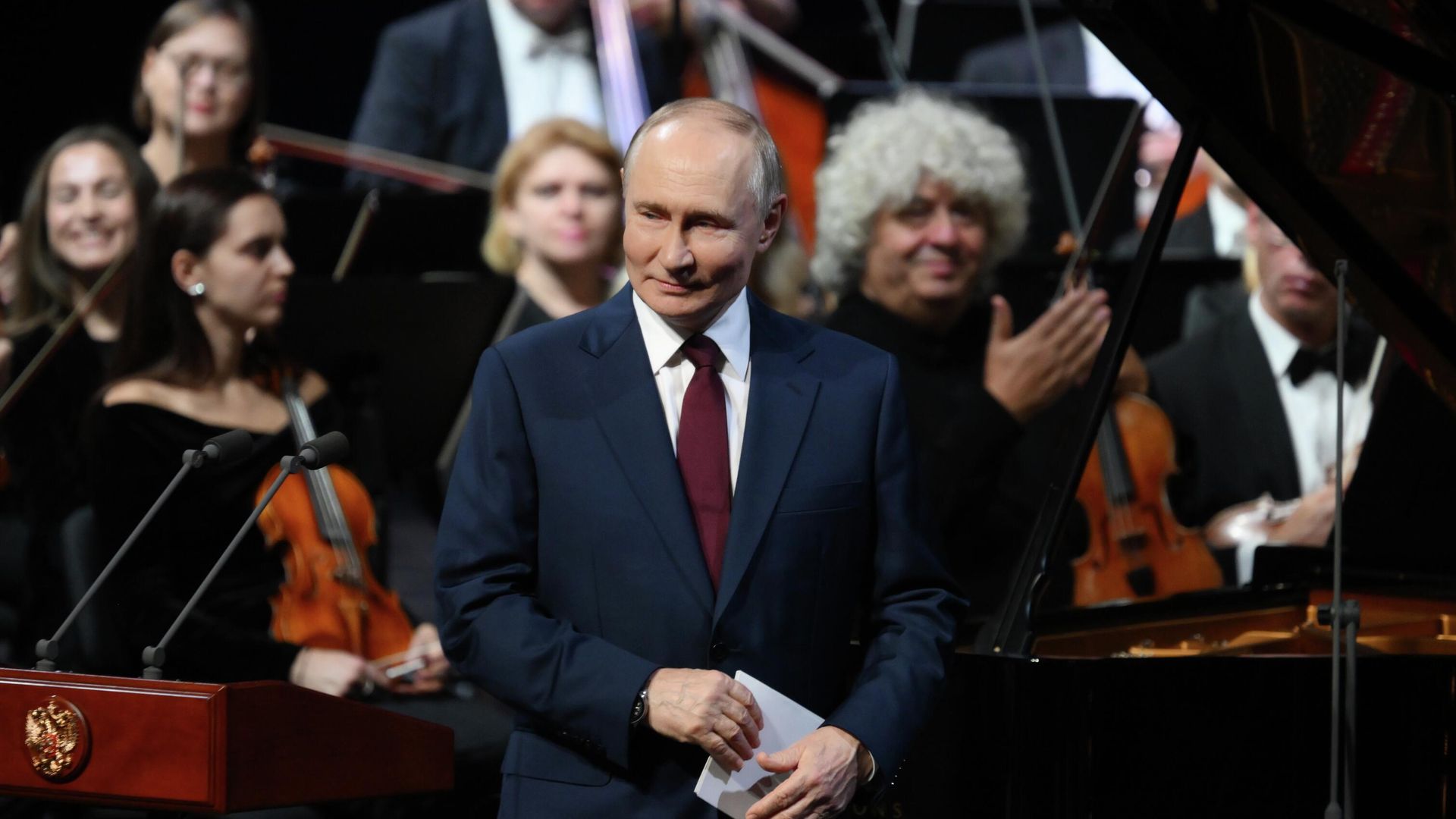Президент РФ Владимир Путин посещает новый концертный центр в Сириусе Президент РФ Владимир Путин посещает новый концертный центр в Сириусе - РИА Новости, 1920, 03.10.2025