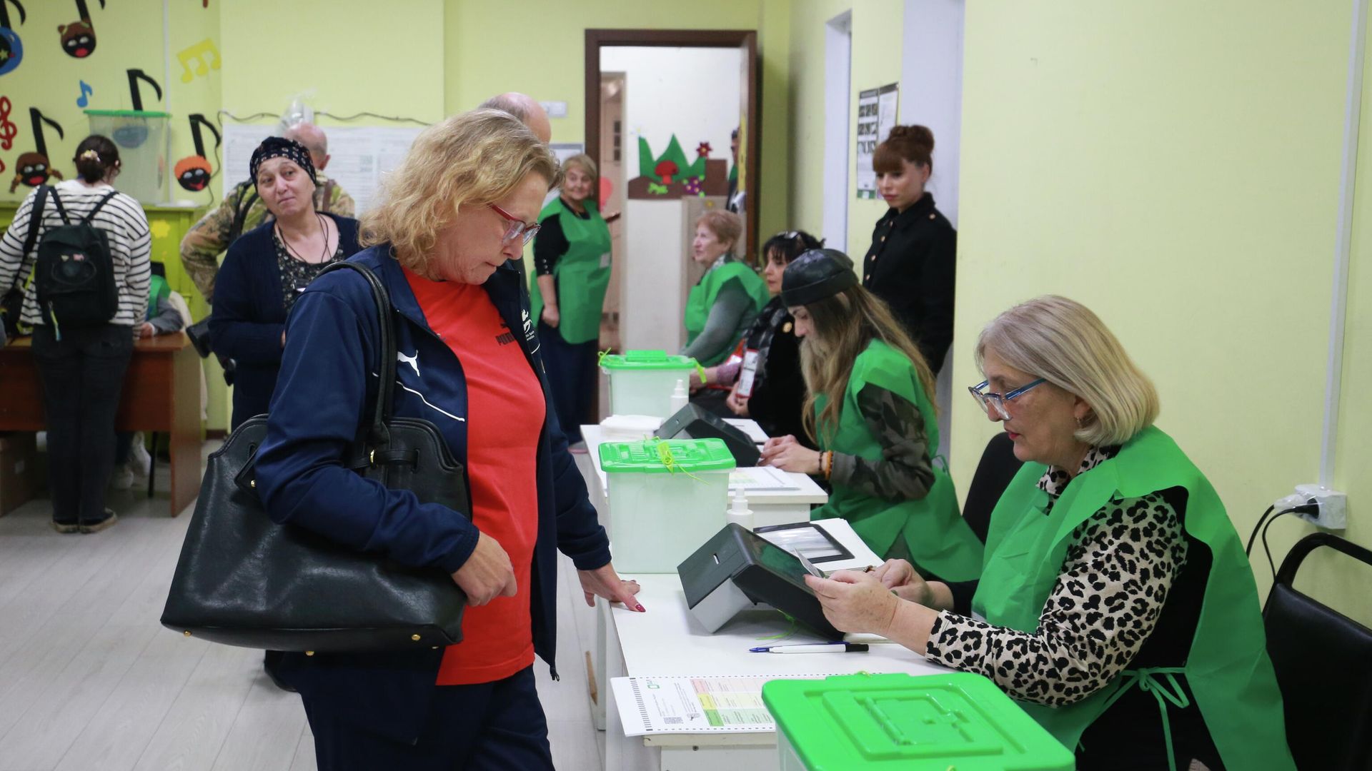 Голосование на выборах в органы местной власти в Грузии Голосование на выборах в органы местной власти в Грузии - РИА Новости, 1920, 04.10.2025