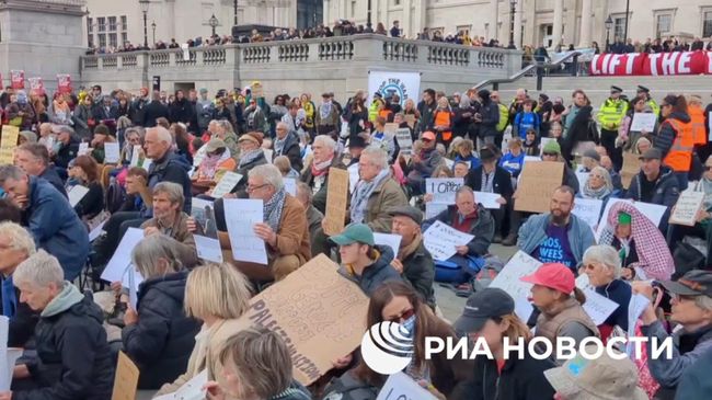 Полиция задерживает десятки человек на митинге в центре Лондона в поддержку Palestine Action