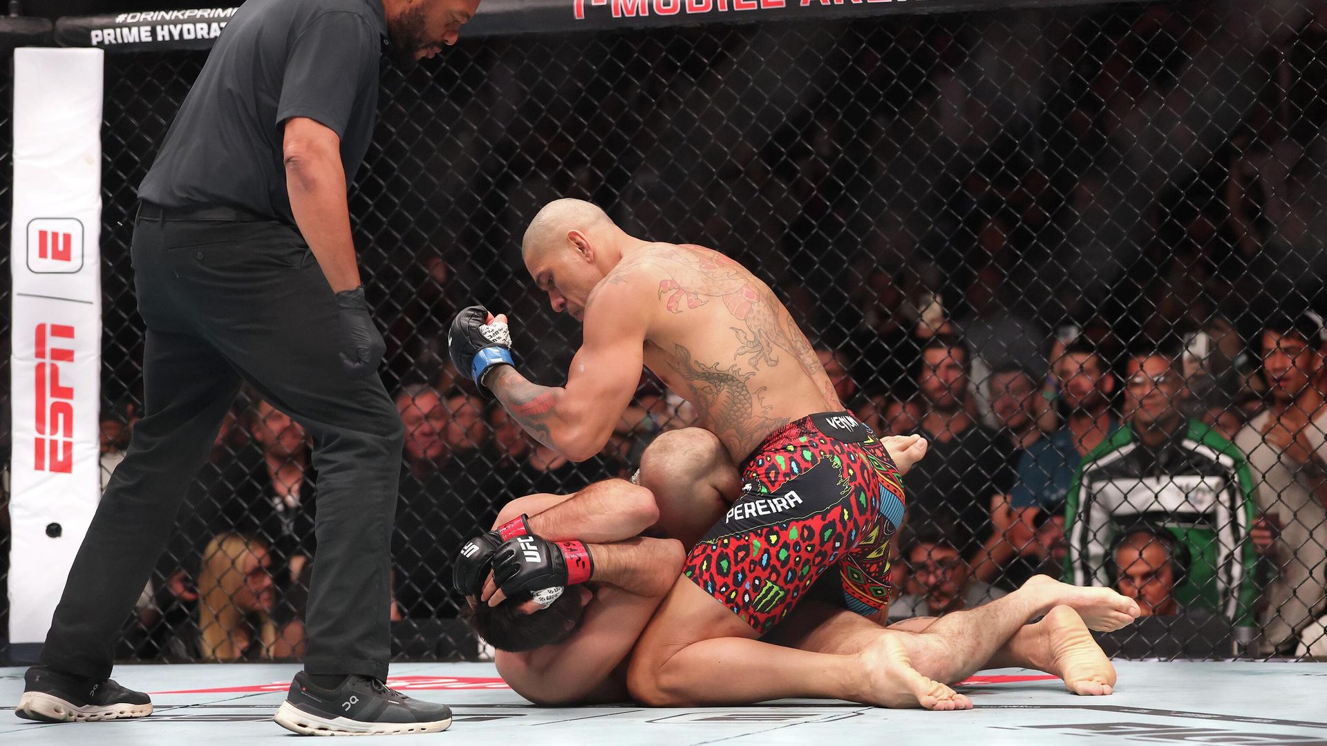 Бой Магомеда Анкалаева против Алекса Перейры на UFC 320 - РИА Новости, 1920, 05.10.2025