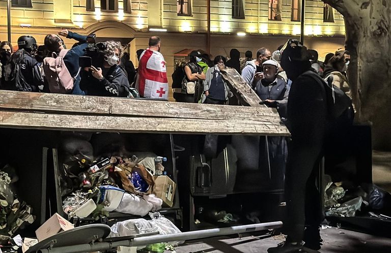 Беспорядки после митинга оппозиции в Тбилиси