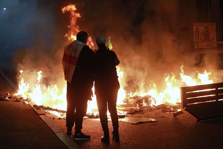Беспорядки после митинга оппозиции в Тбилиси