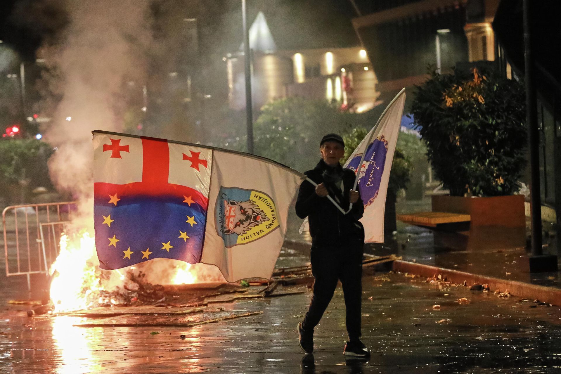 Беспорядки после митинга оппозиции в Тбилиси Беспорядки после митинга оппозиции в Тбилиси - РИА Новости, 1920, 20.10.2025