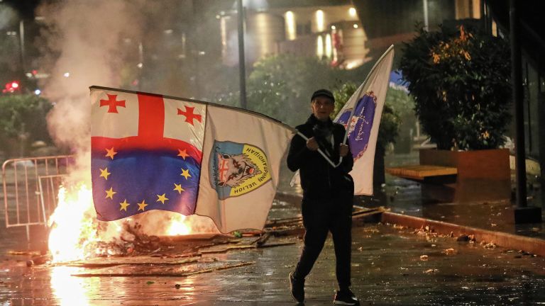 Беспорядки после митинга оппозиции в Тбилиси
