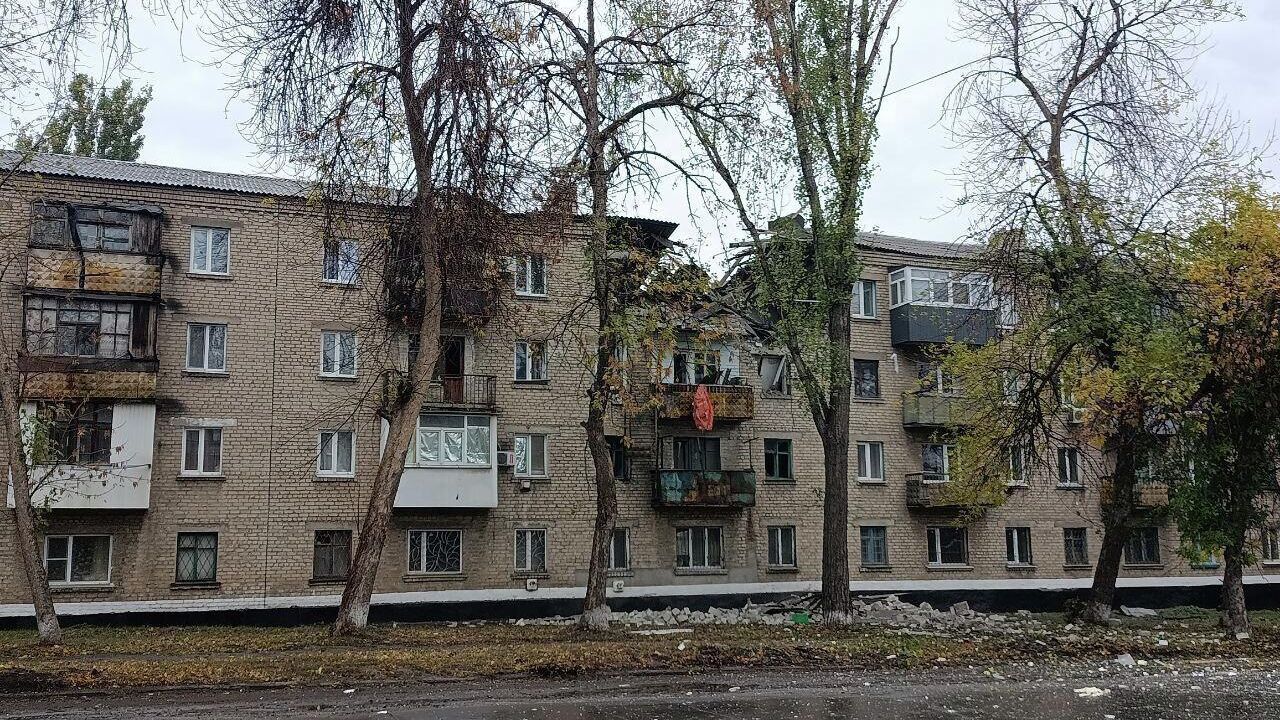 Последствия взрыва бытового газа в жилом доме в Красном Луче в ЛНР - РИА Новости, 1920, 05.10.2025