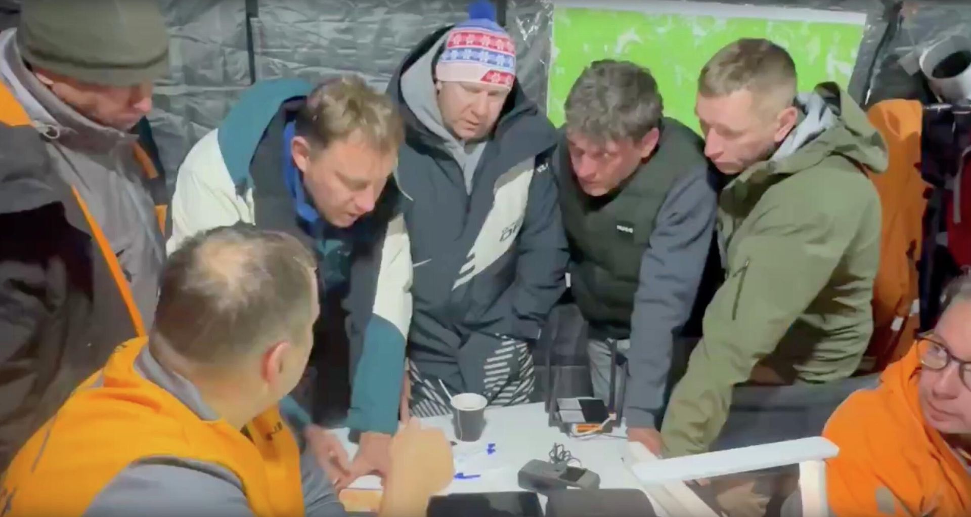 Поиск пропавшей в турпоходе семьи Усольцевых из Красноярска - РИА Новости, 1920, 24.12.2025