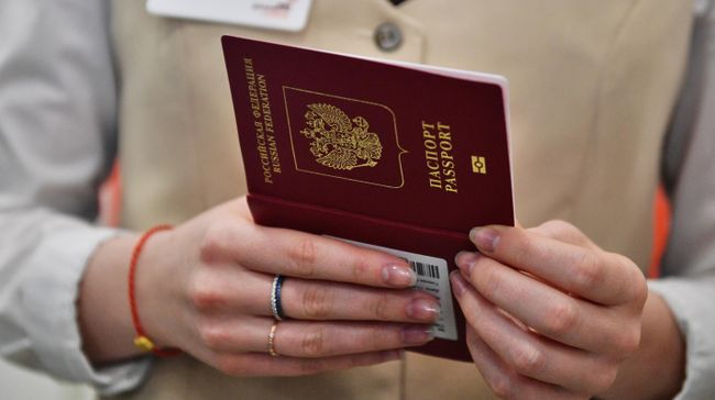 Биометрические заграничные паспорта граждан РФ. Архивное фото Биометрические заграничные паспорта граждан РФ. Архивное фото