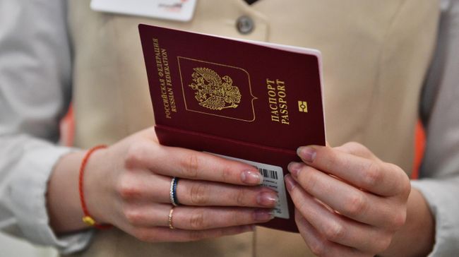 Биометрические заграничные паспорта граждан РФ. Архивное фото Биометрические заграничные паспорта граждан РФ. Архивное фото