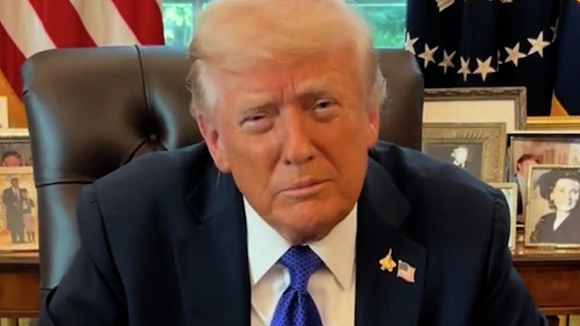 Трамп заявил, что спас TikTok и молодежь перед ним в долгу Трамп заявил, что спас TikTok и молодежь перед ним в долгу - РИА Новости, 1920, 07.10.2025