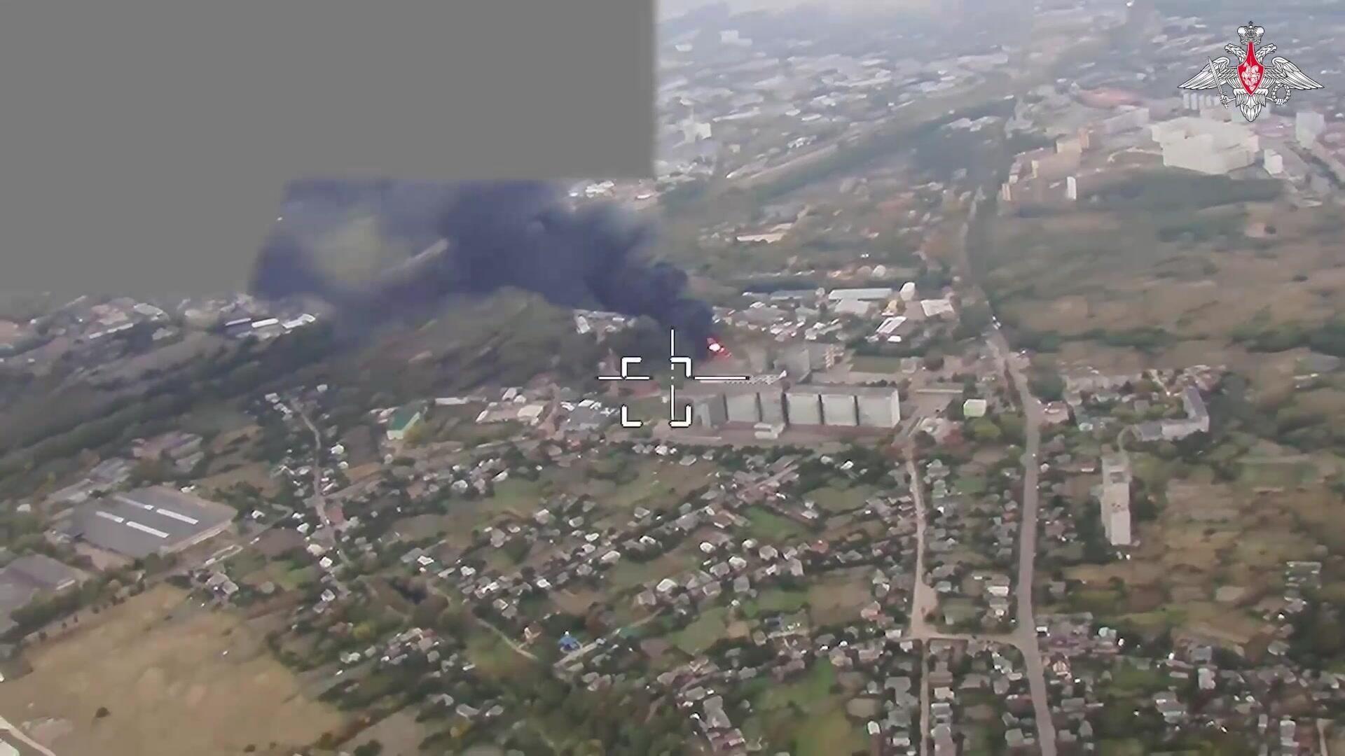Кадры уничтожения украинского склада беспилотниками Герань-2 в районе Чернигова - РИА Новости, 1920, 07.10.2025