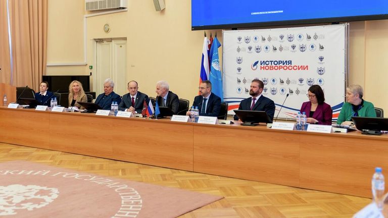 Президиум Международной научной конференции Азовский форум развития. История Новороссии — (слева направо) Г.Г. Ершова, О.В. Павленко, Е.И. Пивовар, М.А. Пирадов, А.А. Фурсенко, К.И. Могилевский, Д.В. Бобров, Е.К. Нечаева, Л.А. Сиволап