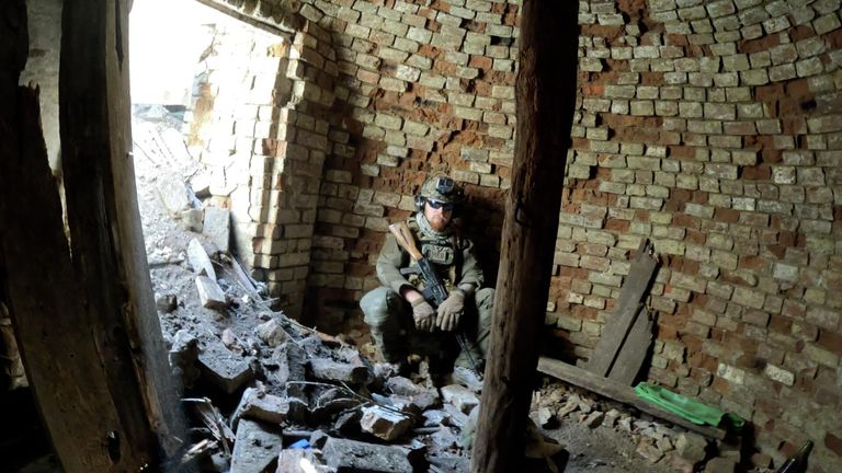 Кадр из документального фильма 300/200: как парни братьев домой возвращали Кадр из документального фильма 300/200: как парни братьев домой возвращали