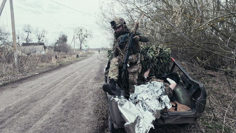 Кадр из документального фильма 300/200: как парни братьев домой возвращали Кадр из документального фильма 300/200: как парни братьев домой возвращали