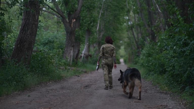 Кадр из документального фильма Родина/Мать Кадр из документального фильма Родина/Мать