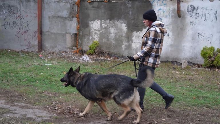 Кадр из документального фильма Родина/Мать Кадр из документального фильма Родина/Мать
