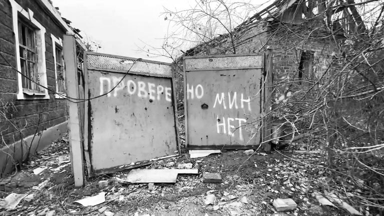Кадр из документального фильма Родина/Мать Кадр из документального фильма Родина/Мать