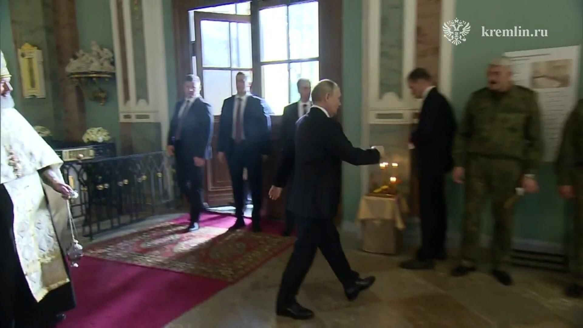 Путин с руководством Минобороны, Генштаба и командующими группировками войск в зоне СВО в Петропавловском соборе - РИА Новости, 1920, 07.10.2025