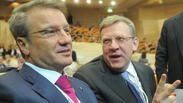 Президент, председатель правления ОАО Сбербанк России Герман Греф и российский государственный деятель Алексей Кудрин (слева направо) на инвестиционном Форуме Россия 2012 Президент, председатель правления ОАО Сбербанк России Герман Греф и российский государственный деятель Алексей Кудрин (слева направо) на инвестиционном Форуме Россия 2012